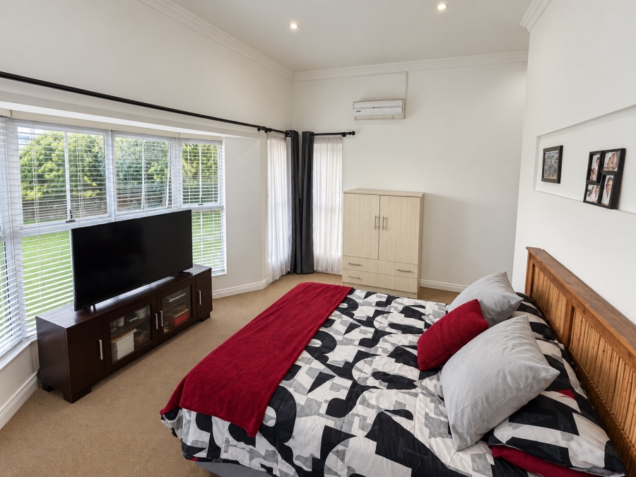 5 Bedroom Property for Sale in Kingswood Golf Estate Western Cape